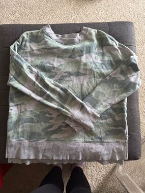 Time and Tru Olive Green Camo Crewneck Sweatshirt